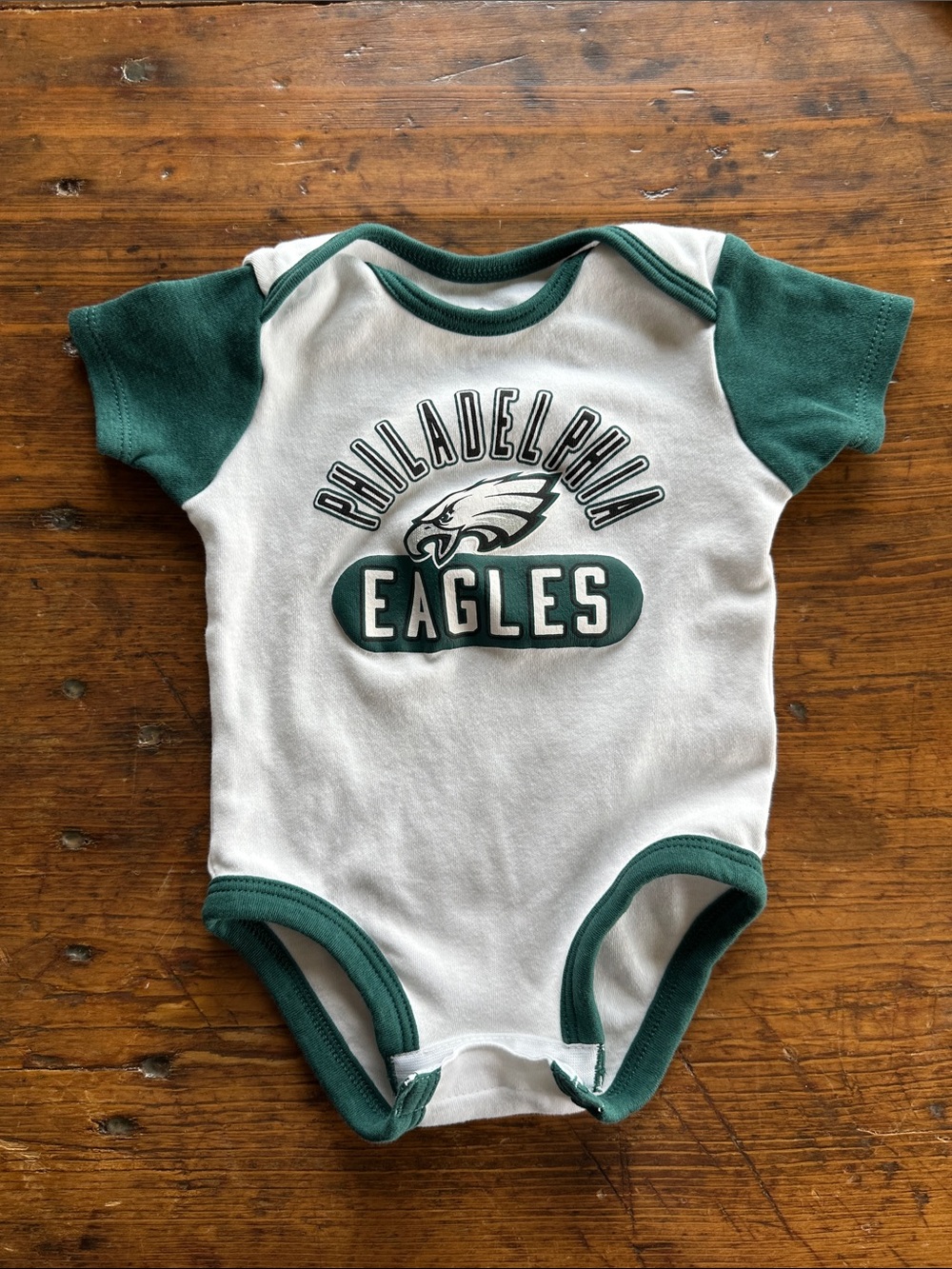 Philadelphia Eagles Infant One-Piece Bodysuit in Green and White